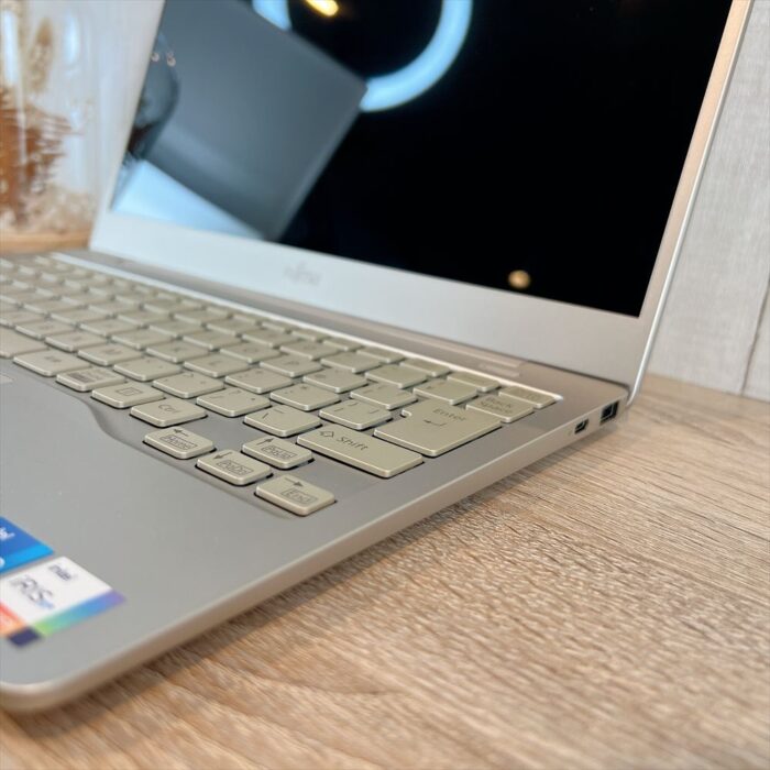 ☆軽量高性能☆ 富士通 CH75/F3 第11世代 i5-1135G7 ☆軽量高性能☆ 富士通 CH75/F3 第11世代 i5-1135G7 富士通FMVパソコン